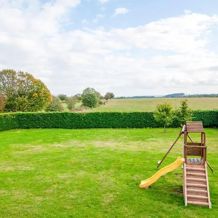 Spacious In With Garden