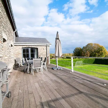Spacious In With Garden Nafraiture